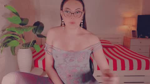 Snapshot of xseductivemichellex chatting on February 26, 11:09 am Michelle online show from February 26, 11:09 am