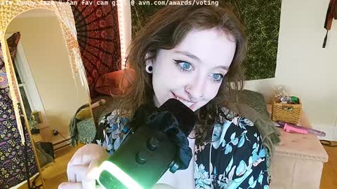 Snapshot of xsunsub chatting on January 1, 4:18 am Sunny Daze online show from January 1, 4:18 am