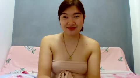 Snapshot of xsweetiemajax chatting on November 16, 12:16 am HI IM PAULINE online show from November 16, 12:16 am
