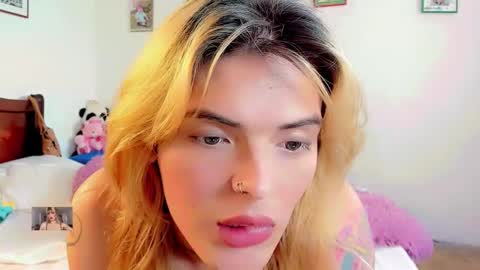 Snapshot of xthesexyboyx chatting on February 14, 4:26 pm Femboy Exotic online show from February 14, 4:26 pm