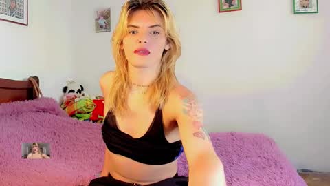 Snapshot of xthesexyboyx chatting on February 20, 3:23 pm Femboy Exotic online show from February 20, 3:23 pm