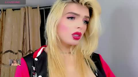 Snapshot of xthesexyboyx chatting on May 31, 1:47 am Femboy Exotic online show from May 31, 1:47 am