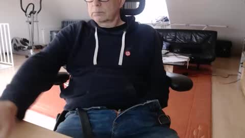 xtommix69 online show from December 22, 1:41 pm