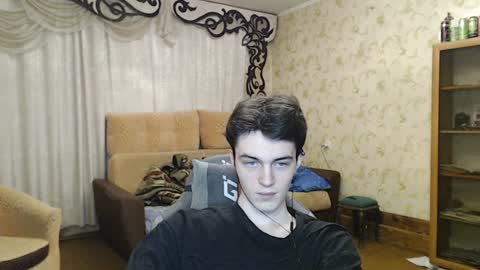 traqqq online show from December 8, 6:50 pm