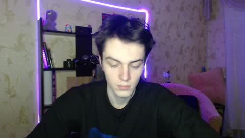 traqqq online show from February 23, 8:33 pm