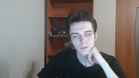 traqqq online show from October 24, 7:43 pm