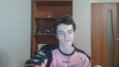 traqqq online show from November 25, 8:31 pm