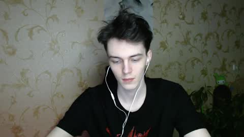Snapshot of xtraqqq chatting on April 3, 9:35 pm traqqq online show from April 3, 9:35 pm