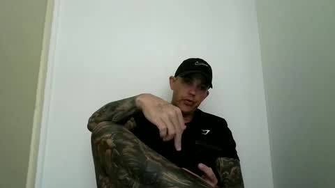 Snapshot of xviixx01 chatting on November 10, 2:21 am Dani online show from November 10, 2:21 am