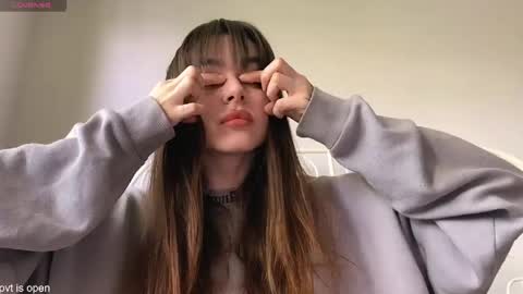 Snapshot of xx_lily chatting on May 14, 12:23 pm Lily online show from May 14, 12:23 pm