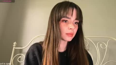 Snapshot of xx_lily chatting on May 15, 12:23 pm Lily online show from May 15, 12:23 pm