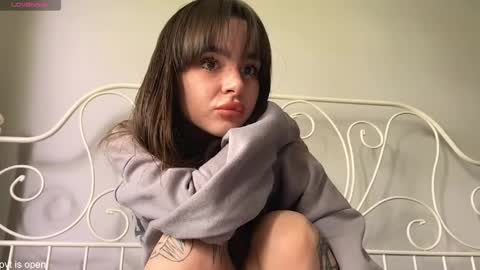 Snapshot of xx_lily chatting on May 18, 11:49 am Lily online show from May 18, 11:49 am