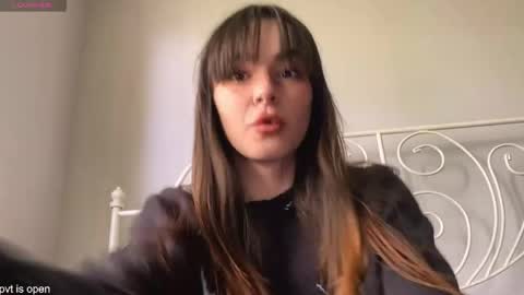 Snapshot of xx_lily chatting on May 19, 11:38 am Lily online show from May 19, 11:38 am