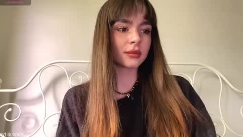 Snapshot of xx_lily chatting on June 4, 10:54 am Lily online show from June 4, 10:54 am