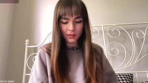 Snapshot of xx_lily chatting on June 5, 10:54 am Lily online show from June 5, 10:54 am