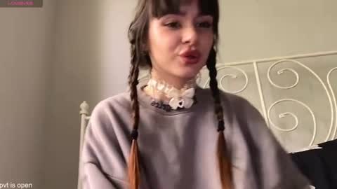Snapshot of xx_lily chatting on June 11, 11:08 am Lily online show from June 11, 11:08 am