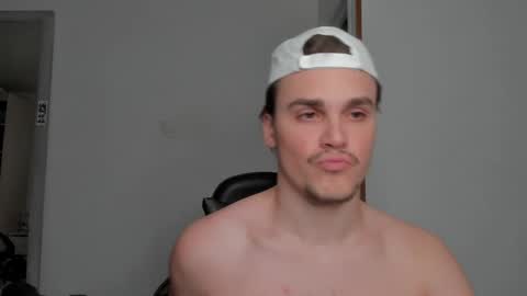 Snapshot of xx_raul_xx_ chatting on March 22, 7:06 pm raul online show from March 22, 7:06 pm