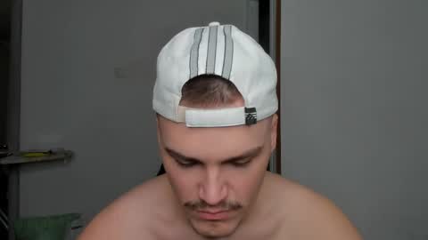 Snapshot of xx_raul_xx_ chatting on April 3, 5:16 am raul online show from April 3, 5:16 am