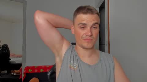 Snapshot of xx_raul_xx_ chatting on June 28, 4:24 pm raul online show from June 28, 4:24 pm