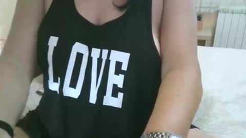 Snapshot of xxalexis chatting on September 16, 2:40 pm HotMomAlex online show from September 16, 2:40 pm