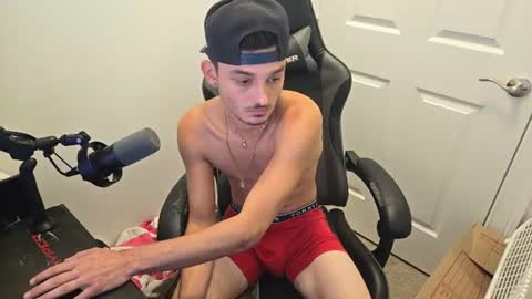 Snapshot of xxdreamboyxx0o chatting on July 29, 3:48 am XxDreamBoyxX online show from July 29, 3:48 am