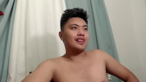 Snapshot of xxhotloyd_cummerx chatting on December 3, 3:33 pm Loyd online show from December 3, 3:33 pm