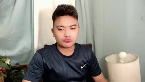 Snapshot of xxhotloyd_cummerx chatting on December 14, 5:14 pm Loyd online show from December 14, 5:14 pm