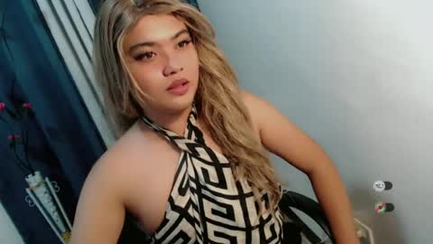 Snapshot of xxhotloyd_cummerx chatting on June 13, 11:52 am Loyd online show from June 13, 11:52 am