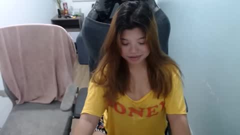 Snapshot of xxhotpinayxx610495 chatting on February 13, 3:35 pm Sheyn Coleen online show from February 13, 3:35 pm