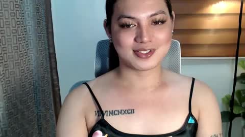 Snapshot of xxjulielovesyouxx chatting on January 4, 10:38 am July online show from January 4, 10:38 am