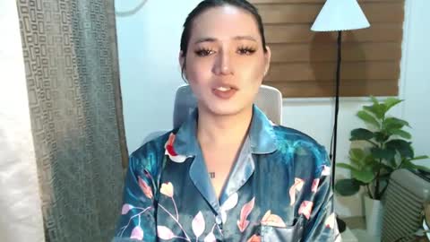 Snapshot of xxjulielovesyouxx chatting on March 8, 10:11 am July online show from March 8, 10:11 am