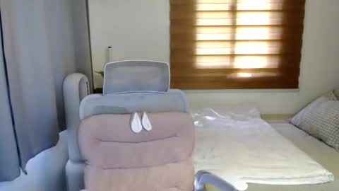 Snapshot of xxjulielovesyouxx chatting on November 16, 5:57 am July online show from November 16, 5:57 am