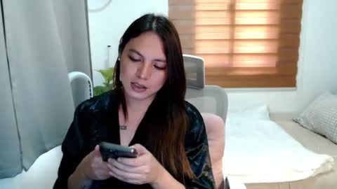 Snapshot of xxjulielovesyouxx chatting on November 17, 6:08 am July online show from November 17, 6:08 am