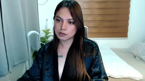 Snapshot of xxjulielovesyouxx chatting on November 17, 8:36 pm July online show from November 17, 8:36 pm