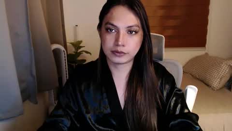 Snapshot of xxjulielovesyouxx chatting on December 2, 12:32 pm July online show from December 2, 12:32 pm