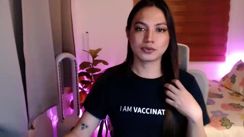 Snapshot of xxjulielovesyouxx chatting on December 16, 11:26 am July online show from December 16, 11:26 am