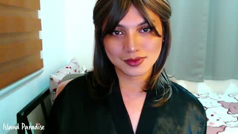 Snapshot of xxjulielovesyouxx chatting on June 21, 4:20 pm July online show from June 21, 4:20 pm