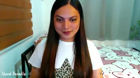 Snapshot of xxjulielovesyouxx chatting on June 23, 8:07 pm July online show from June 23, 8:07 pm