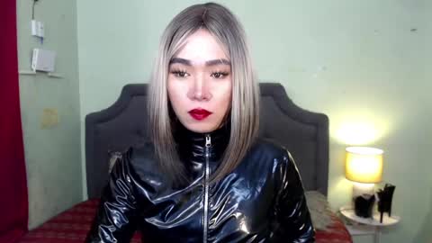 Snapshot of xxkagura_hugecock_69xx chatting on December 15, 11:42 pm Kagura online show from December 15, 11:42 pm