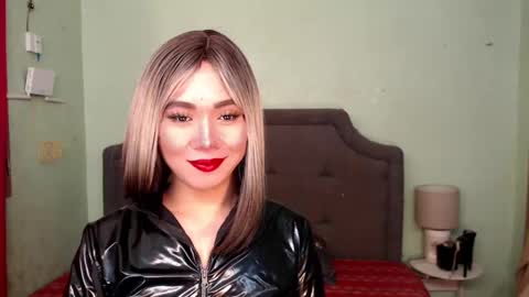 Snapshot of xxkagura_hugecock_69xx chatting on December 18, 10:40 am Kagura online show from December 18, 10:40 am