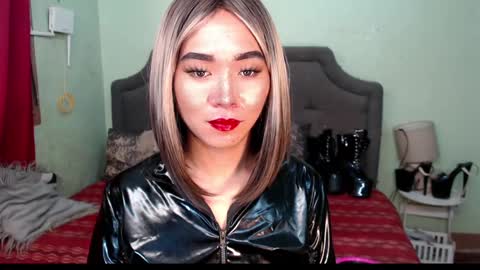 Snapshot of xxkagura_hugecock_69xx chatting on February 6, 11:37 pm Kagura online show from February 6, 11:37 pm