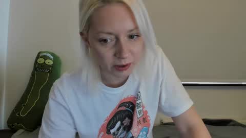 Snapshot of xxkimber_bentonxx chatting on December 3, 10:28 am  Next online Monday to Friday 10am till 2pm UK time online show from December 3, 10:28 am