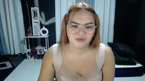 Kylie Smith online show from December 17, 11:27 am