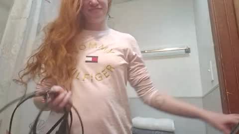 Snapshot of xxmariebliss chatting on December 20, 4:19 am xxmariebliss online show from December 20, 4:19 am