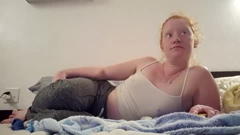 Snapshot of xxmariebliss chatting on June 7, 2:37 am xxmariebliss online show from June 7, 2:37 am