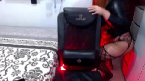 Snapshot of xxsexyhoneyxx chatting on October 1, 4:02 pm APRIL online show from October 1, 4:02 pm