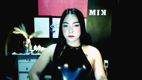 xxslutty kim online show from November 19, 10:15 am