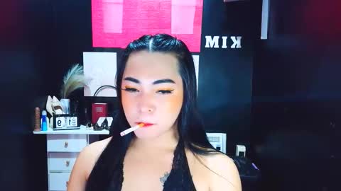 xxslutty kim online show from December 19, 12:17 am