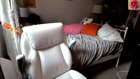 Strawberry Jane online show from November 4, 8:30 pm