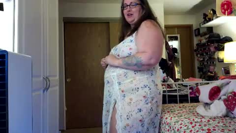 Snapshot of xxstrawberryjanexx chatting on June 9, 4:35 am Strawberry Jane online show from June 9, 4:35 am